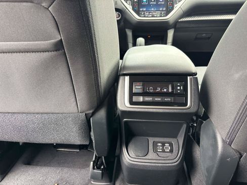 Used 2023 Subaru Ascent Premium w/ Convenience Package AWD/4WD image 12