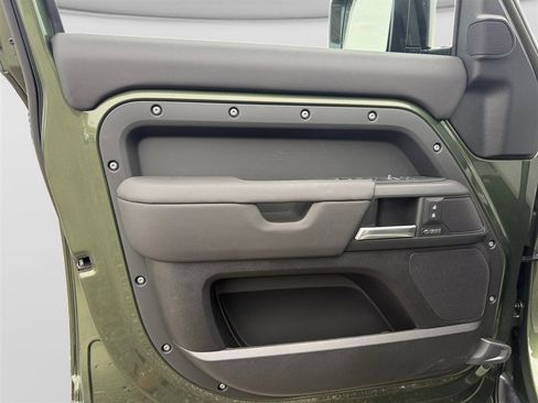 New 2026 Land Rover Defender 130 X-Dynamic SE image 11