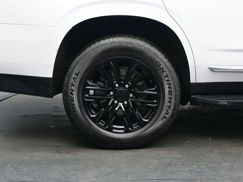 Used 2021 GMC Yukon SLT w/ SLT Premium Package image 9