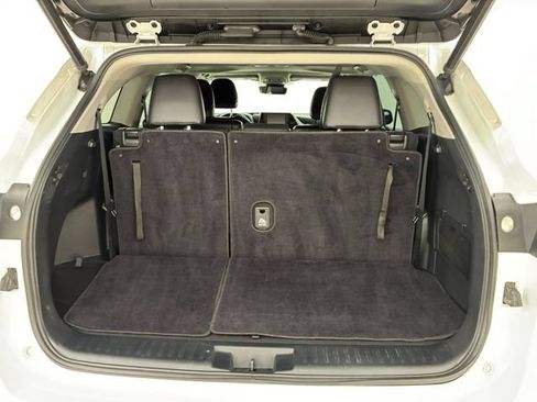 Used 2022 Toyota Highlander XLE AWD/4WD image 17