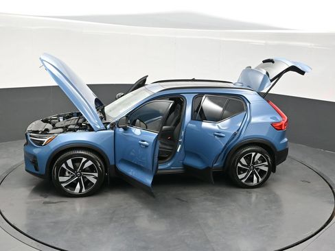 Used 2025 Volvo XC40 B5 Ultra AWD/4WD image 40