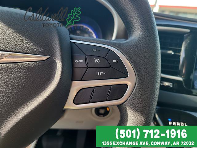 Used 2017 Chrysler Pacifica Touring Plus w/ Tire & Wheel Group FWD image 15