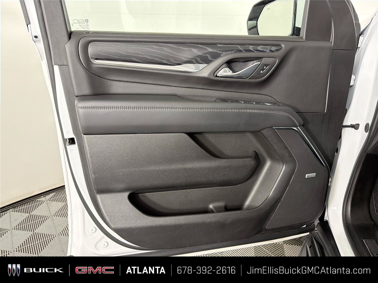 Used 2024 GMC Yukon XL Denali RWD image 8