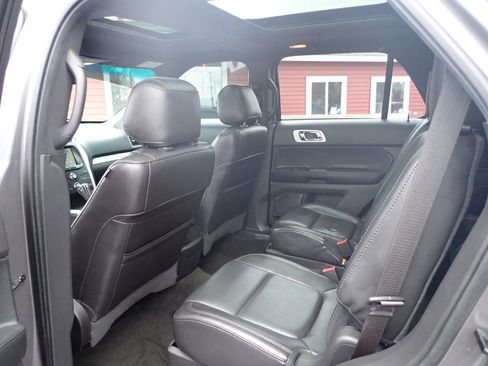Used 2014 Ford Explorer XLT w/ Equipment Group 202A AWD/4WD image 9