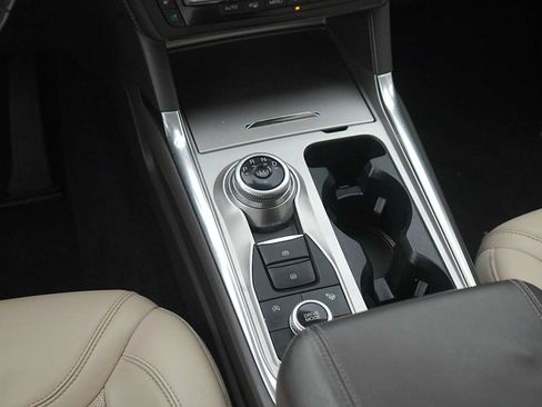 Used 2020 Ford Explorer Platinum w/ Premium Technology Package AWD/4WD image 21