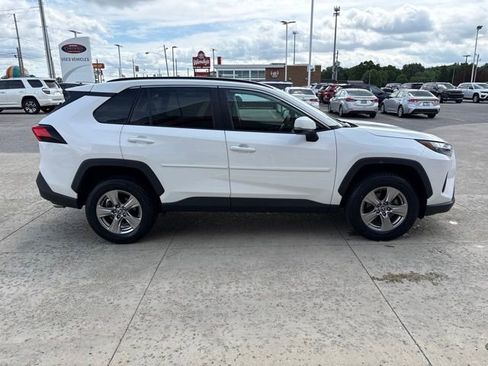 Used 2022 Toyota RAV4 XLE AWD/4WD image 3