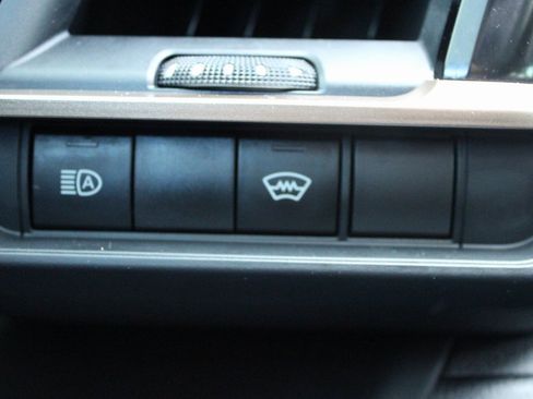 Used 2023 Toyota Crown Limited image 27