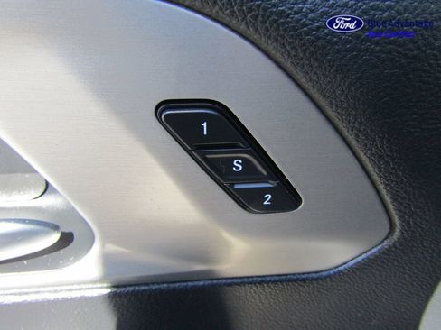 Used 2022 Chrysler Pacifica Limited w/ Uconnect Theater Family Group FWD image 32