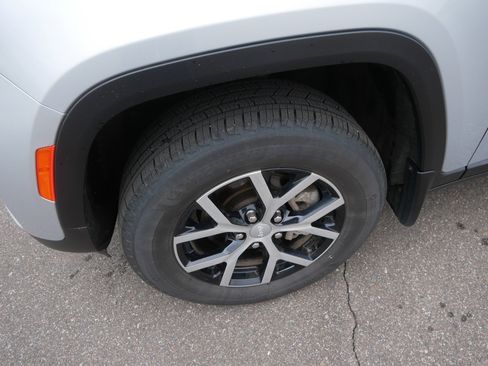 Used 2024 Jeep Grand Cherokee Limited w/ Trailer Tow Package AWD/4WD image 16