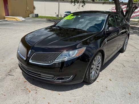Used 2013 Lincoln MKS image 3