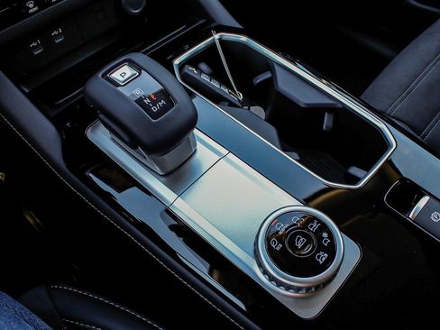 New 2025 Mitsubishi Outlander SE image 28