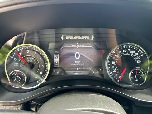 Used 2025 RAM 1500 Laramie AWD/4WD image 31