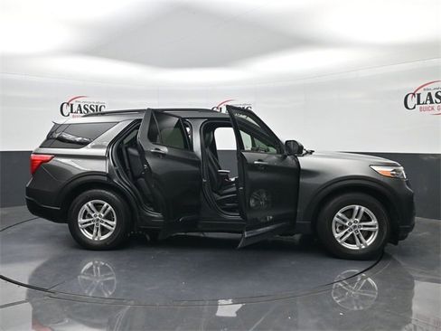 Used 2020 Ford Explorer XLT w/ Equipment Group 202A image 32