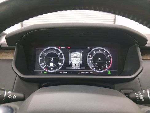 Used 2018 Land Rover Discovery HSE image 18