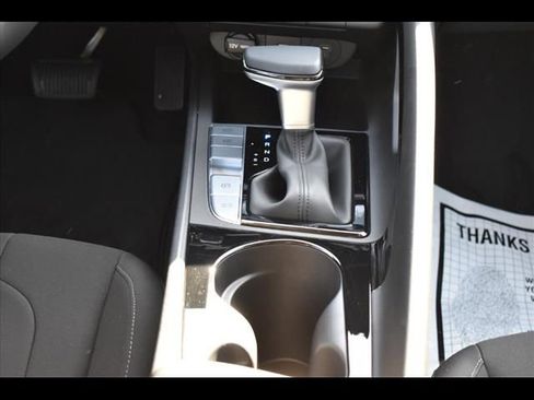Certified 2025 Hyundai Elantra SEL FWD image 17
