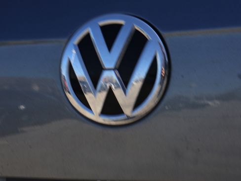 Used 2019 Volkswagen Tiguan SE image 15