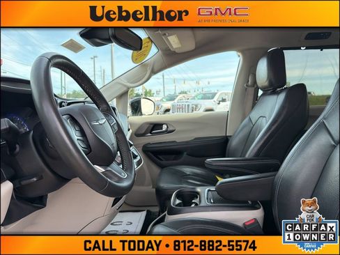 Used 2022 Chrysler Pacifica Touring-L FWD image 25