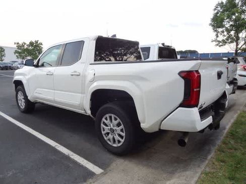 Used 2025 Toyota Tacoma SR5 AWD/4WD image 6