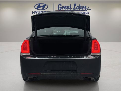 Used 2019 Chrysler 300 Touring L w/ Quick Order Package 22F image 10