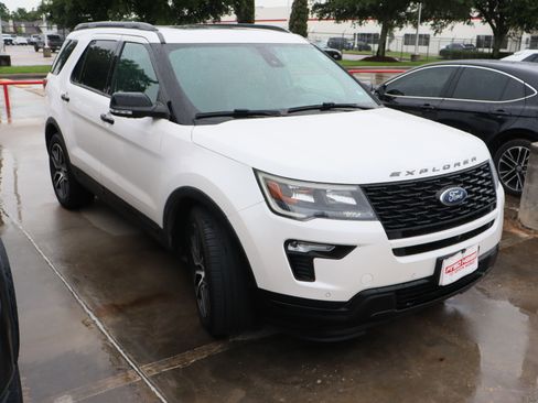 Used 2018 Ford Explorer Sport w/ Equipment Group 401A AWD/4WD image 2