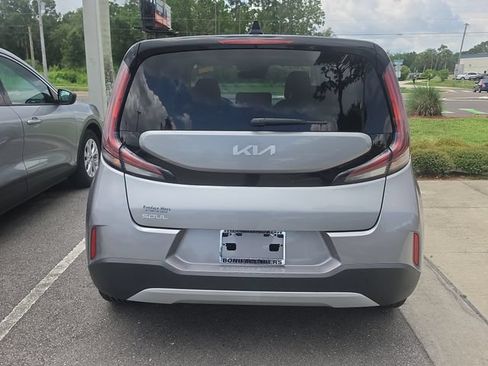 Used 2023 Kia Soul LX w/ LX Technology Package FWD image 5