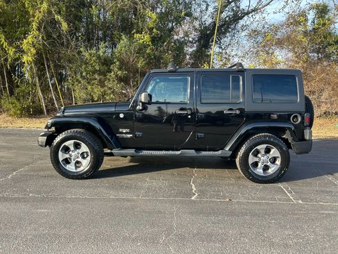 Used 2018 Jeep Wrangler Unlimited Sahara image 12