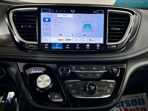 New 2026 Chrysler Pacifica Select image 10