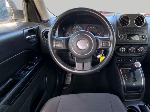 Used 2012 Jeep Patriot Latitude FWD image 6