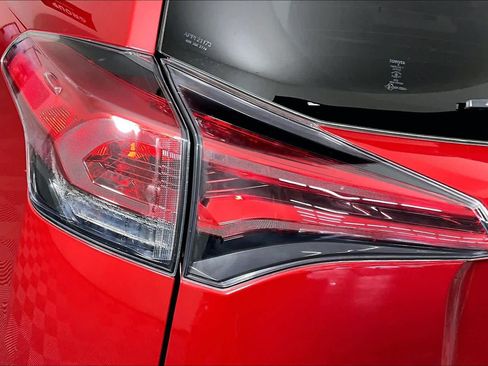 Used 2017 Toyota RAV4 XLE w/ Carpet Mat Package FWD image 28