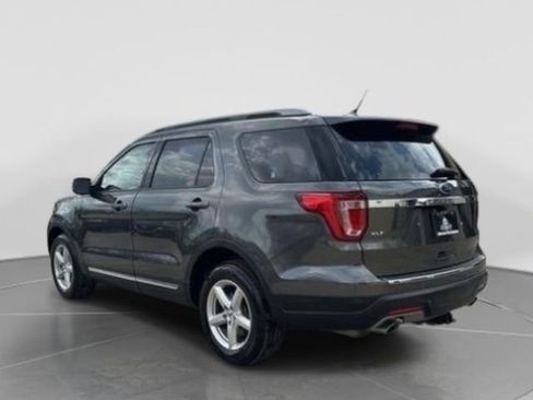 Used 2018 Ford Explorer XLT w/ Equipment Group 201A FWD image 4