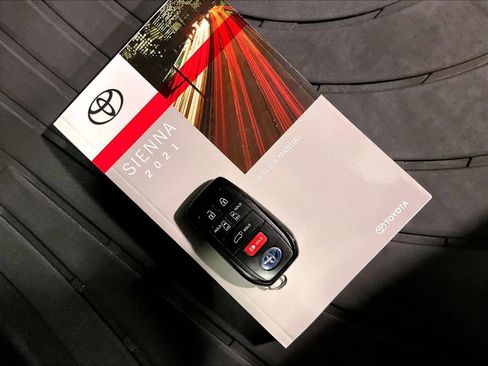 Used 2021 Toyota Sienna XLE w/ XLE Plus Package AWD/4WD image 32