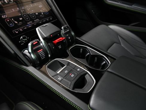 Used 2021 Lamborghini Urus image 18