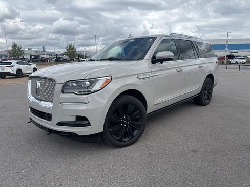 Used 2024 Lincoln Navigator L Reserve image 1