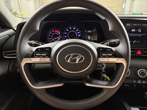 Used 2023 Hyundai Elantra SE FWD image 15