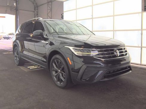 Used 2023 Volkswagen Tiguan SE FWD image 3