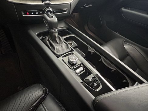 Used 2018 Volvo XC60 T6 Inscription w/ Luxury Seat Package image 21