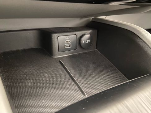 Used 2025 Ford Escape SE image 39