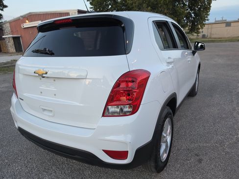 Used 2022 Chevrolet Trax LS w/ Tint and Cruise Package FWD image 7