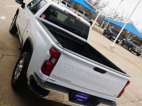 Used 2024 Chevrolet Silverado 2500 LT AWD/4WD image 13