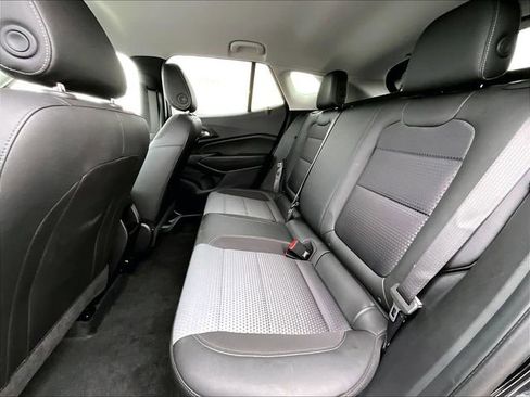 Used 2025 Chevrolet Trax LT w/ LT Convenience Package image 15