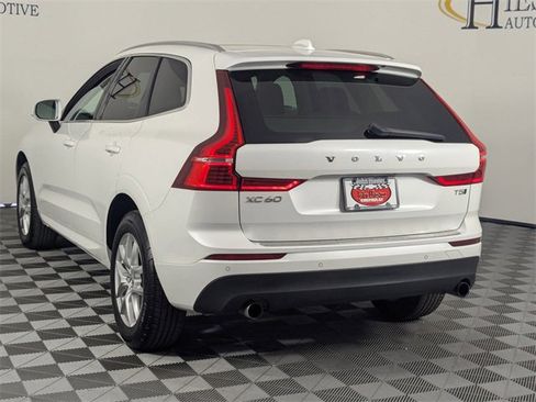 Used 2021 Volvo XC60 T5 Momentum w/ Protection Package Premier image 5