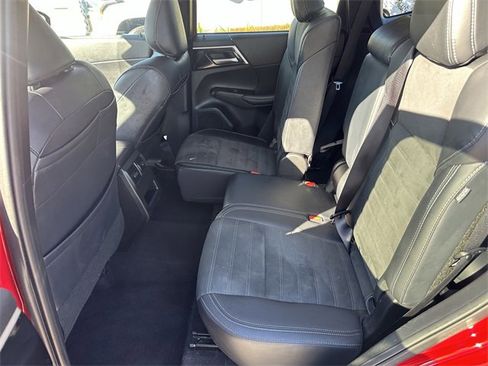 Used 2024 Mitsubishi Outlander SE image 22