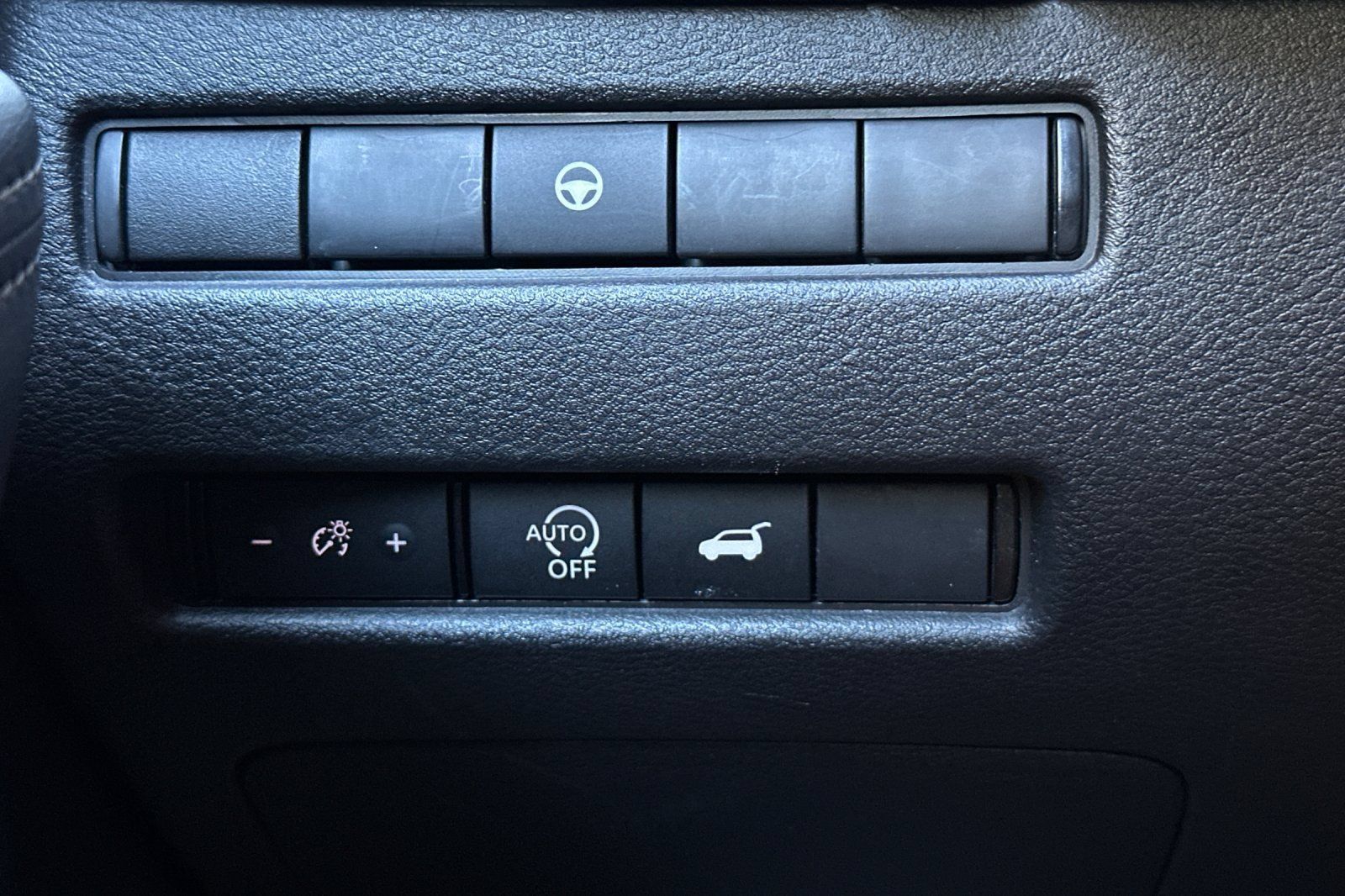 Used 2025 Nissan Rogue SV FWD image 37