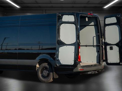 Used 2025 Mercedes-Benz Sprinter 2500 image 19