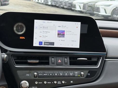 Used 2025 Lexus ES 300h w/ Premium Package image 10