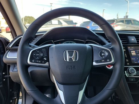 Used 2017 Honda Civic Touring image 11