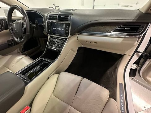 Used 2018 Lincoln Continental Reserve w/ Continental Climate Package AWD/4WD image 27