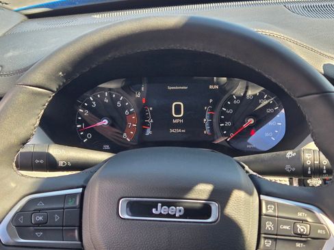 Used 2025 Jeep Compass Limited image 32