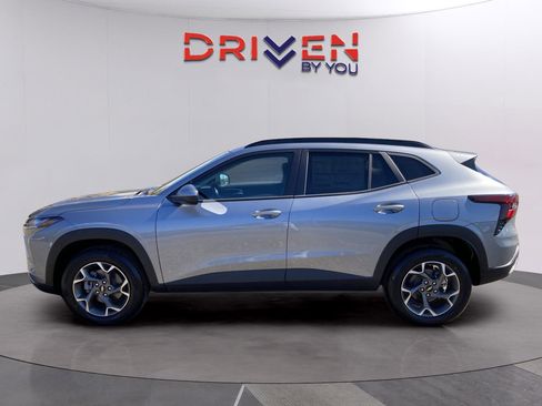 New 2026 Chevrolet Trax LT w/ Driver Confidence Package image 3