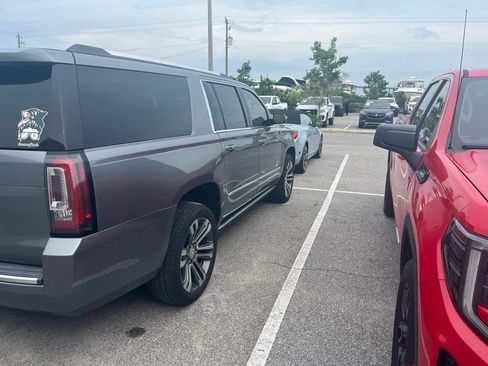 Used 2020 GMC Yukon XL Denali w/ Denali Premium Package RWD image 4